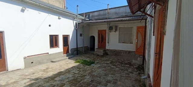 Eski shaharda hovli sotiladi Restoran mehmonxona uchun qulay lokatsiy