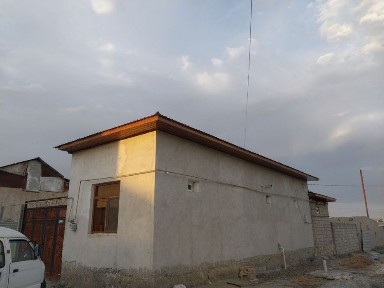 Uchastka srochna sotiladi