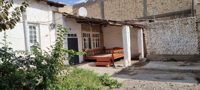 Тезда кичик ховли сотилади