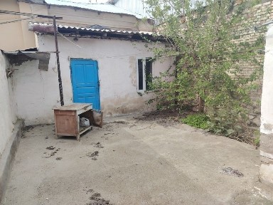 Mosdan o'tgandan keyin Masla zavodni oldida Opshiy dvor lekin adelni q