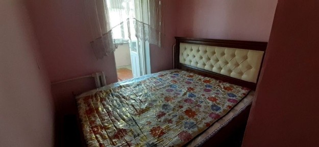 Фаргона Шахар калински масивда 1 хоналик кв сотилади