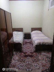Andijon shahar, oʻzbekiston koʻchasi 3 honali uy sotiladi.