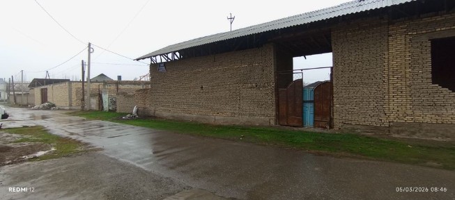 Uy sotiladi 7 sotik 8 ta hona