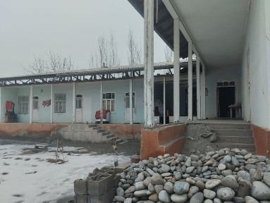 Hovli uy sotiladi