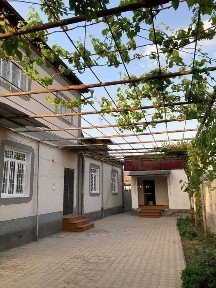 Дом на земле, двухэтажный большой. uy sotiladi.Уй сотилади