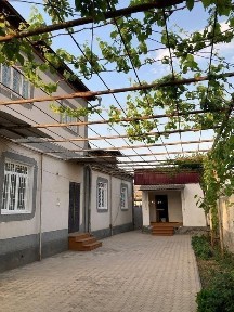 Дом на земле, двухэтажный большой. uy sotiladi.Уй сотилади