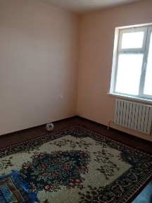 Uy sotiladi narxi 25ming kelishamz sovdasi bor