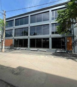 Продается отделно стоящий здания яккасарой район
