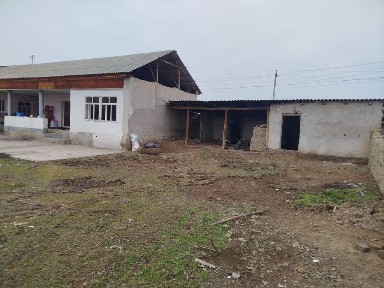 Uy sotiladi Toshkent viloyati oqqoʻrgʻon su svet gaz bor sharoyit bor