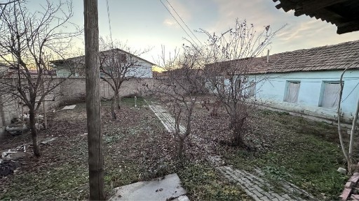 20m fasad 7 Massivda 3.8 sotix dakmentlar tayyor Uy sotiladi