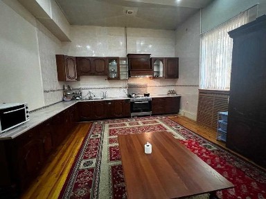 Икки ойилага мослашган катта ҳовли