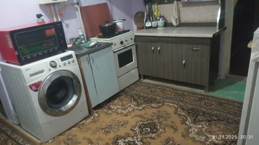 Катеж сотилади срочно 3 хонали ховлиси бор