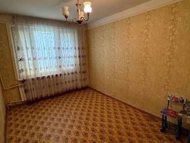 СРОЧНО. !3 хоналик кв сотилади. Меморлар 13 а. Ширин автосалон оркаси.
