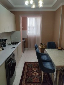 Navoi shaxar tomson maktabi bilan qarama qarshi domda lyux kvartira