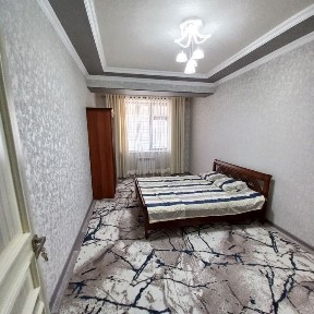 (Navoiy) Yangi hayot 2 xonalik kvartira 1 etaj sotiladi.Jihozlari bn