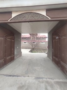 Jizzax shahar Doʻstlik mahallasiida hovli