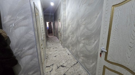 Янги бозор тарафда 3 хона 1 каватда янги уй сотилади
