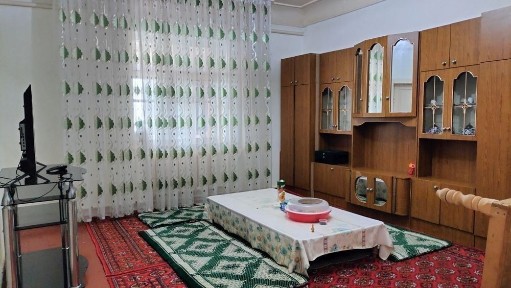 Уй сатылады, Тахияташ центрда жайласкан, базарга жакын, 4.5 сотка