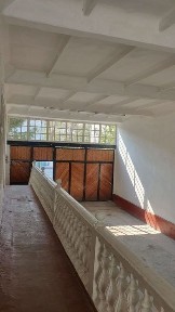 Ҳовли уй сотилади