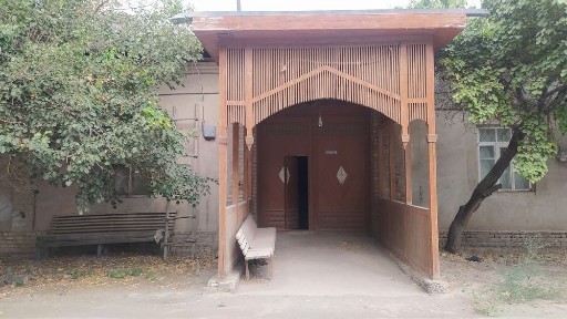 Уй сотилади 600 КВ метр