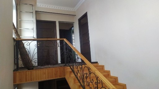 Yangi bunyod etilayotgan QARSHI CITY oldida 2 etajli 4 xonali+oshxona+