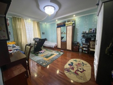 Автовокзал рупарасида 3 хонали квартира сотилоди