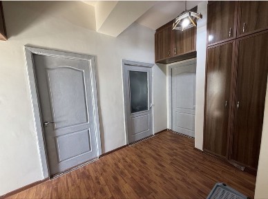 Сдаётся 3х комнатная квартира. В центре.