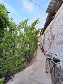 YER narxida HOVLI sotiladi