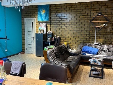 Продается на Дубовой (за Глазной клиникой) офис 117м2 цокольный этаж