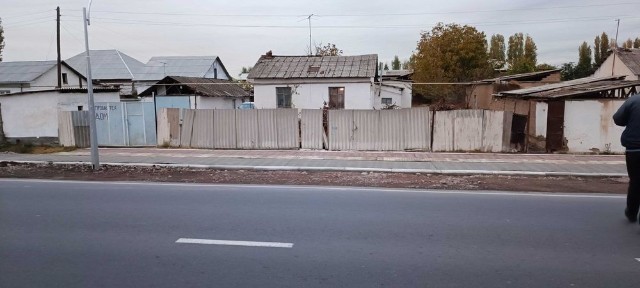 Шаҳардан 6 км йўл юзида 12 соток Food city Фудсити Авангард Ўртачирчиқ