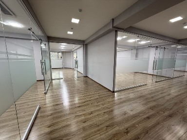 Аренда офисов от 500 кв. м. в Emerald Business Center