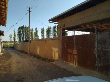 Dala hovli sotiladi