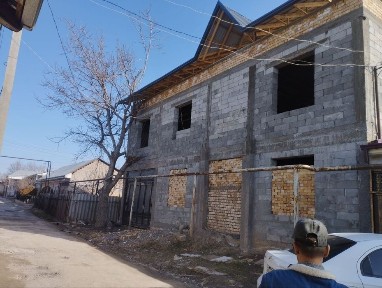 Ховли сотилади. нахтга