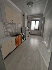 2 xonali kv qizlarga (2-3 ta qiz olinadi)