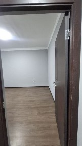 Ippodromdan 15 daqiqalik yoʻldagi 2 XONALI DOM SOTILADI SROCHNAA