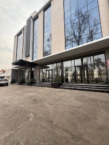 Сдается Отдельно Стоящие Здание, каждый этаж по 500м2! Первая линия!