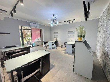 Помещение на 1 линии по Ахмад Дониш - 70 м², парковка, доход 1500 у. е
