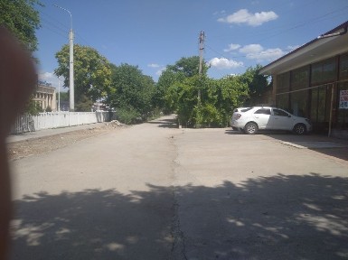 Hovli sotiladi.Biznes uchun qulay joy