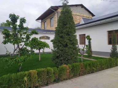 Zangiota tumanida 5 sothli uy sotiladi
