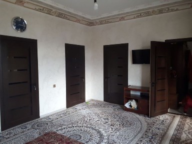 Qibray mayiskida 2sotih 4hona uchastka sotiladi