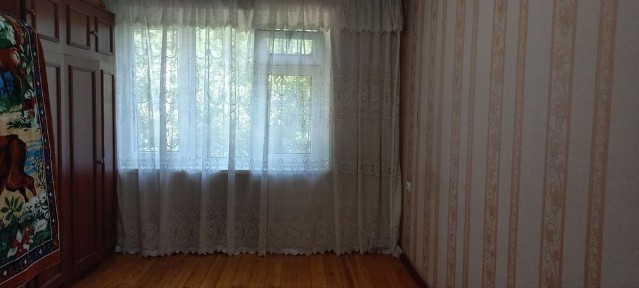 Продаётся квартира в г. Чирчик, п. Нижний Комсомольск (квартира сотилади