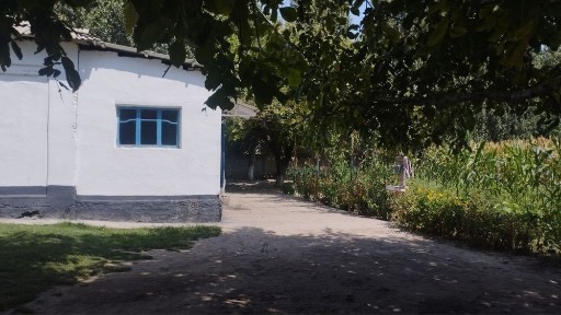 Уй сотилади 1 та Уй нархига 2 та уй зор уй зор нарх