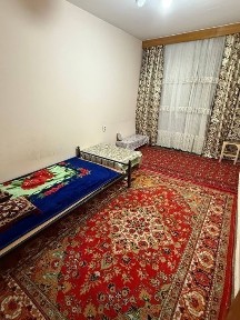 2 хонали квартирани 1 хонасига факат ишлидиган 3 та айол киши куйилади