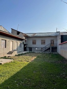 Uchastka sotiladi uy srochniy narxlada arzon