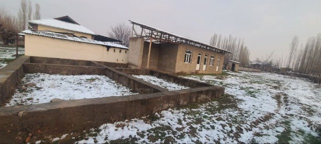 Uchastka sotiladi