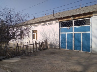 Hovli sotiladi. Navoiy shahar Guliston MFY
