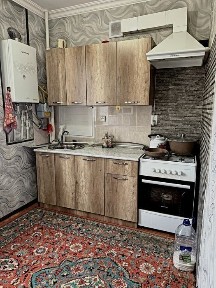 Samarqand shahar Qorasuv massivida uch xonali uy srochna sotiladi.