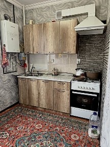 Samarqand shahar Qorasuv massivida uch xonali uy srochna sotiladi.