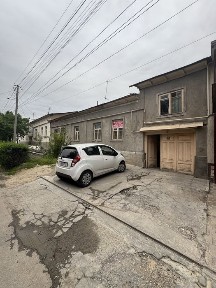 Срочно! Продается Орр: Бирлик Саккокий 5,5 соток Фасад 18,5*30