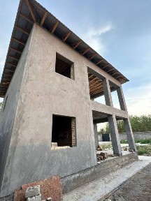 Продаётся дача в доль речки (каробка ) Ташкентская область Янгибазар